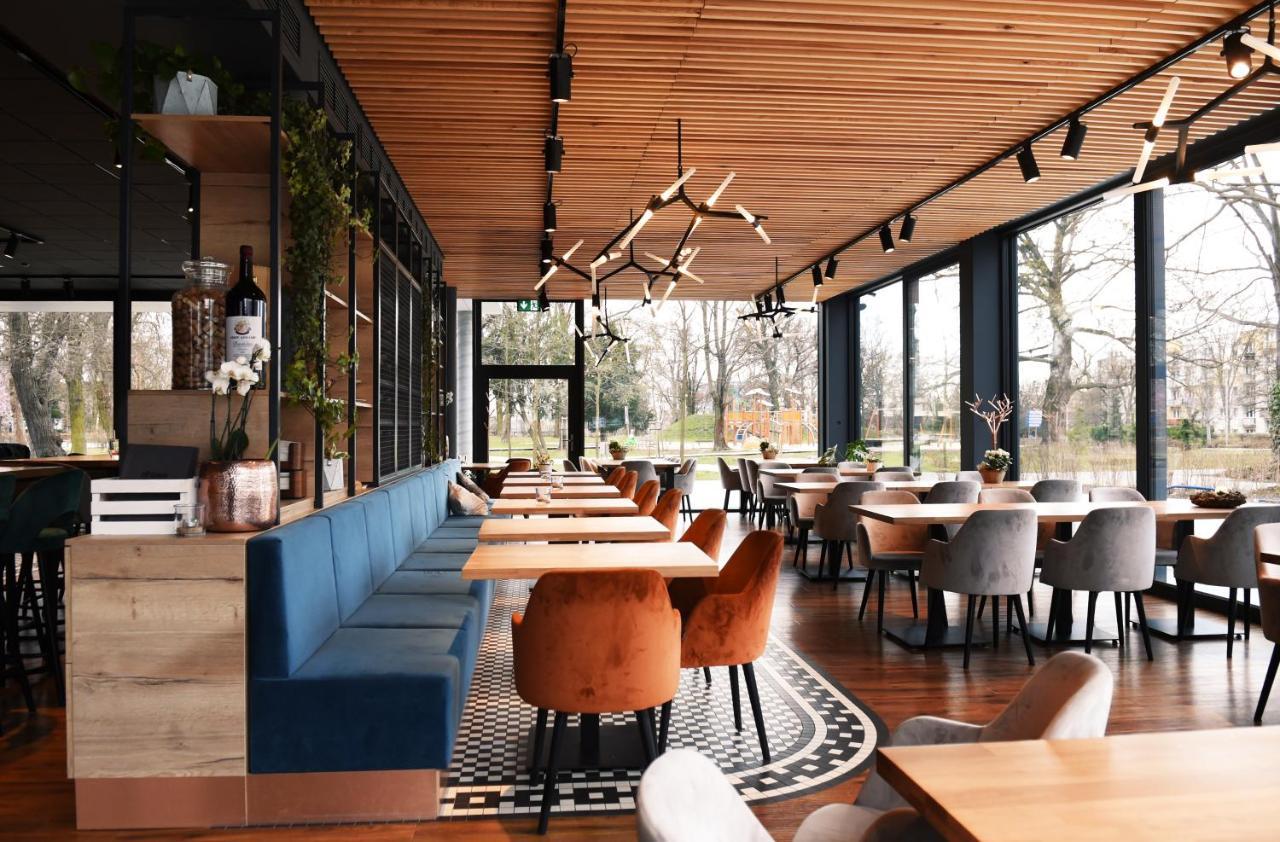 Hotel Artisan Park Kostrzyn nad Odra Luaran gambar